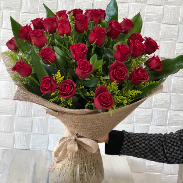  Доставка цветов в Анталию 35 красных роз
