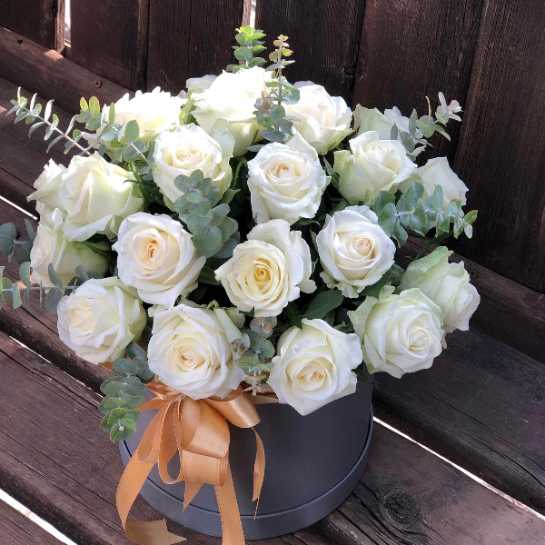  заказ цветов в Анталия 27 белых роз в коробке