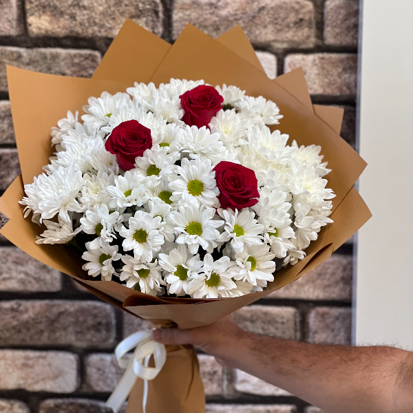 Antalya Blumen Bestellen Chrysanthemen und 3 Rosen