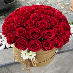  Заказ цветов в Анталия 45 красных роз в коробке