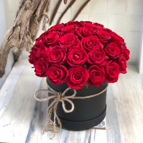  Заказ цветов в Анталия 37 роз в коробке