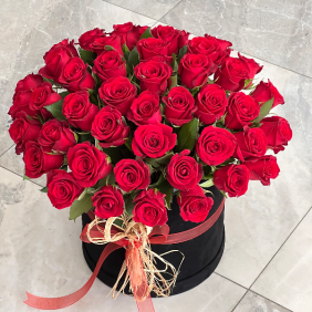  Заказ цветов в Анталия 35 красных роз в коробке