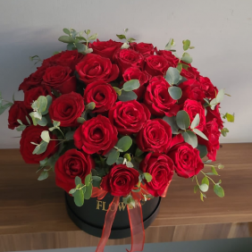  Заказ цветов в Анталия 39 красных роз в коробке