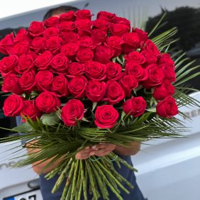 доставка цветов в Анталию 61 букет из красных роз