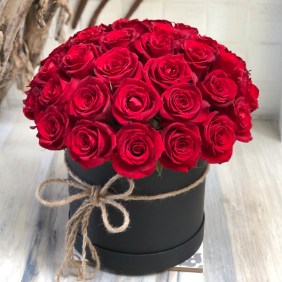  Заказ цветов в Анталия 27 красных роз в коробке